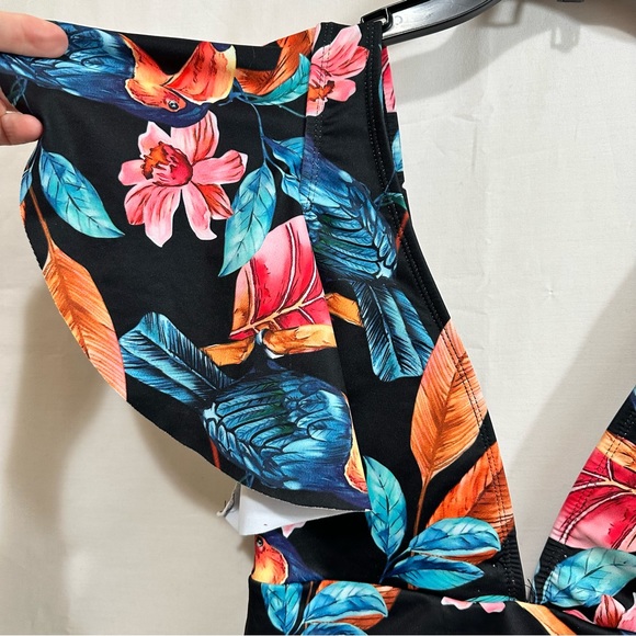 Women’s Deep V-Neck Floral & Toucan One-Piece Swimsuit Size Medium - Picture 2 of 7